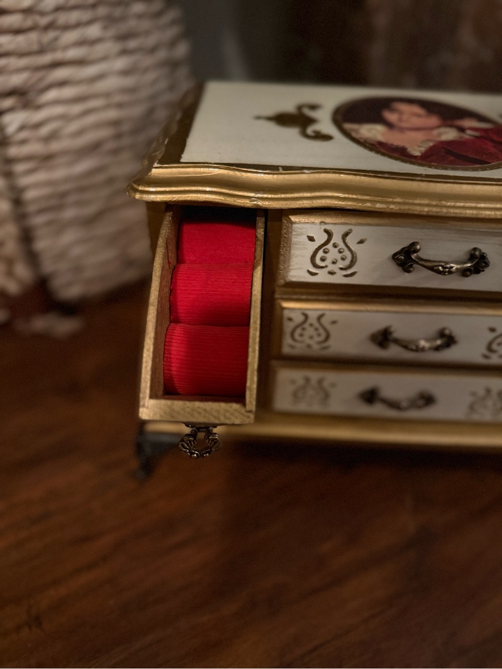 Vintage 1970s Florentine-Style Wooden Musical Jewelry Box With Original PriceTag - Picture 11 of 16